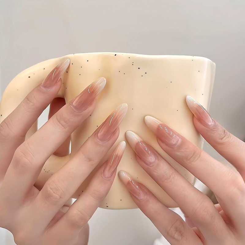 Kunstfingernägel Im Eleganten French-Tip Design Karnz