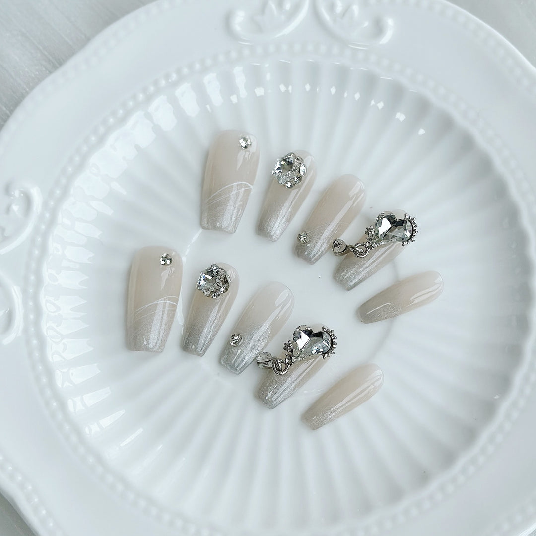 Elegante mit Strass verzierten Press-On Nägel