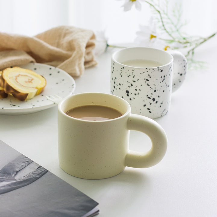 Künstlerische Keramiktasse