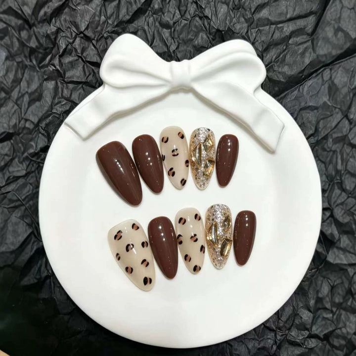 Künstlerisches Press-On Nagelset mit Strass und Leopardenmuster