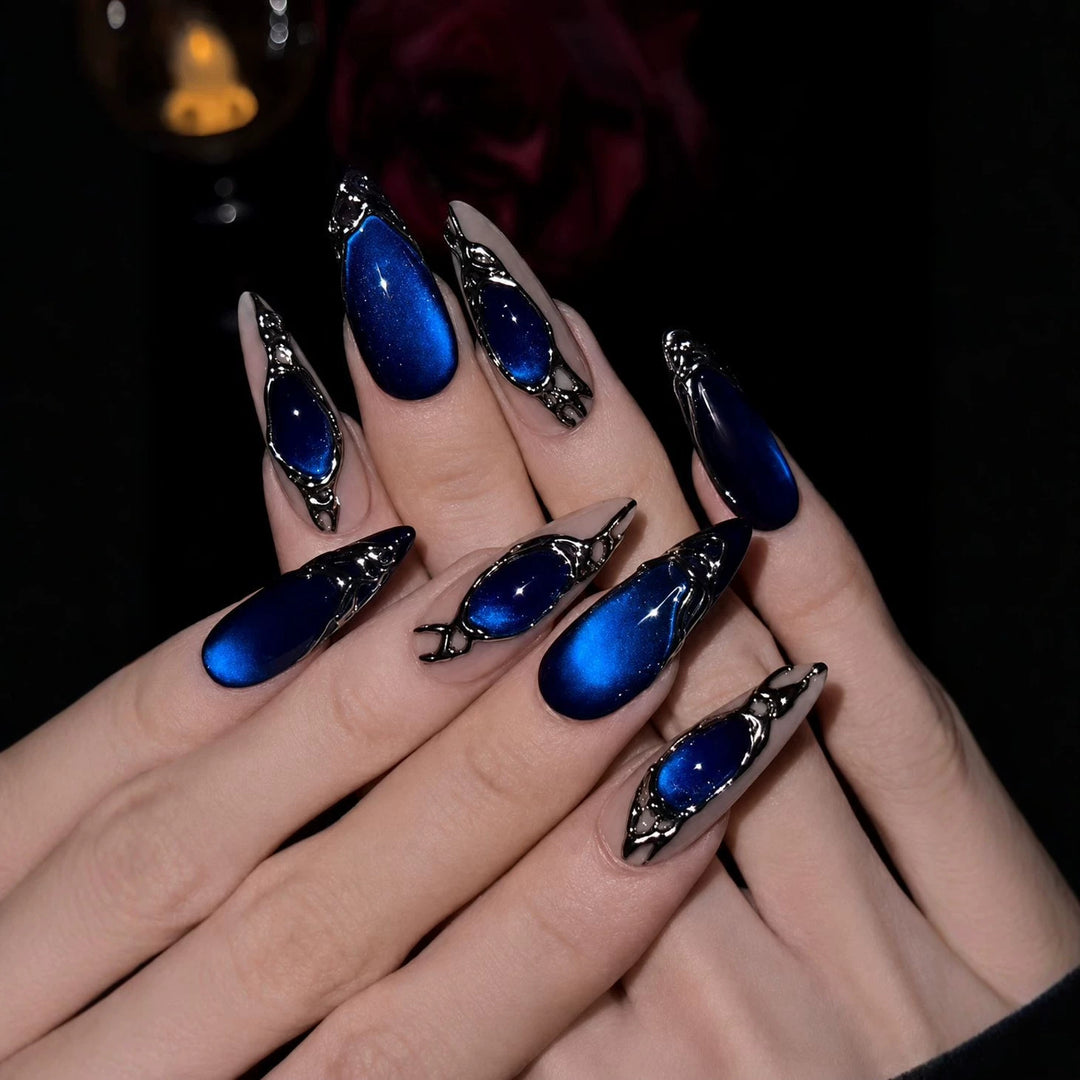Künstlerische Illuminierende Nagelverstärkungen Karnz