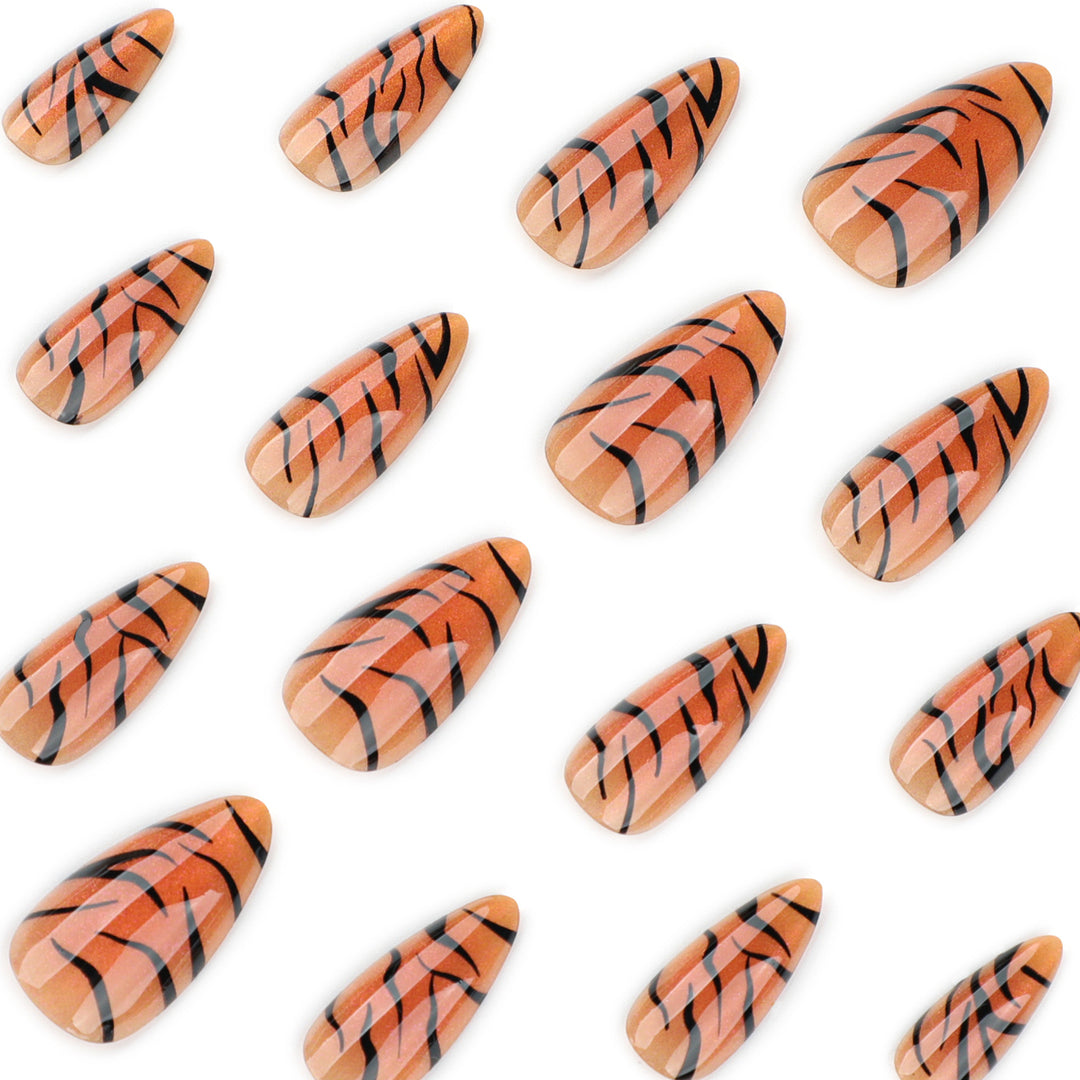Kunstvolle Stiletto-Nägel mit kreativem Tigerstreifen-Design Karnz