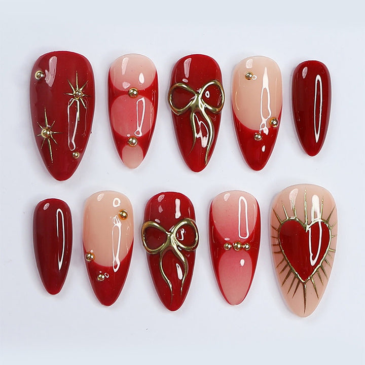 Dekorativer Press-On-Nagelset mit eleganten Herz- und Blumendesigns Karnz