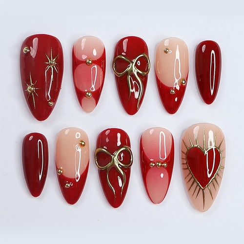 Dekorativer Press-On-Nagelset mit eleganten Herz- und Blumendesigns Karnz