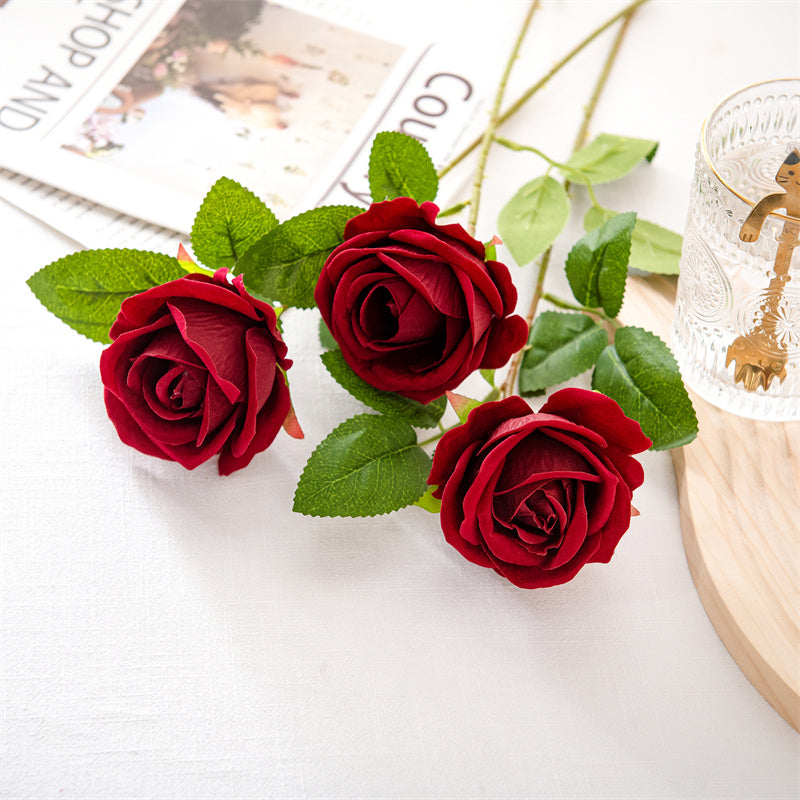 Realistische elegante Rosenstem
