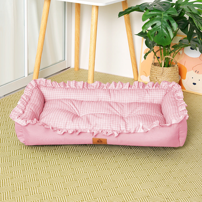 Elegantes Rüschentierbett
