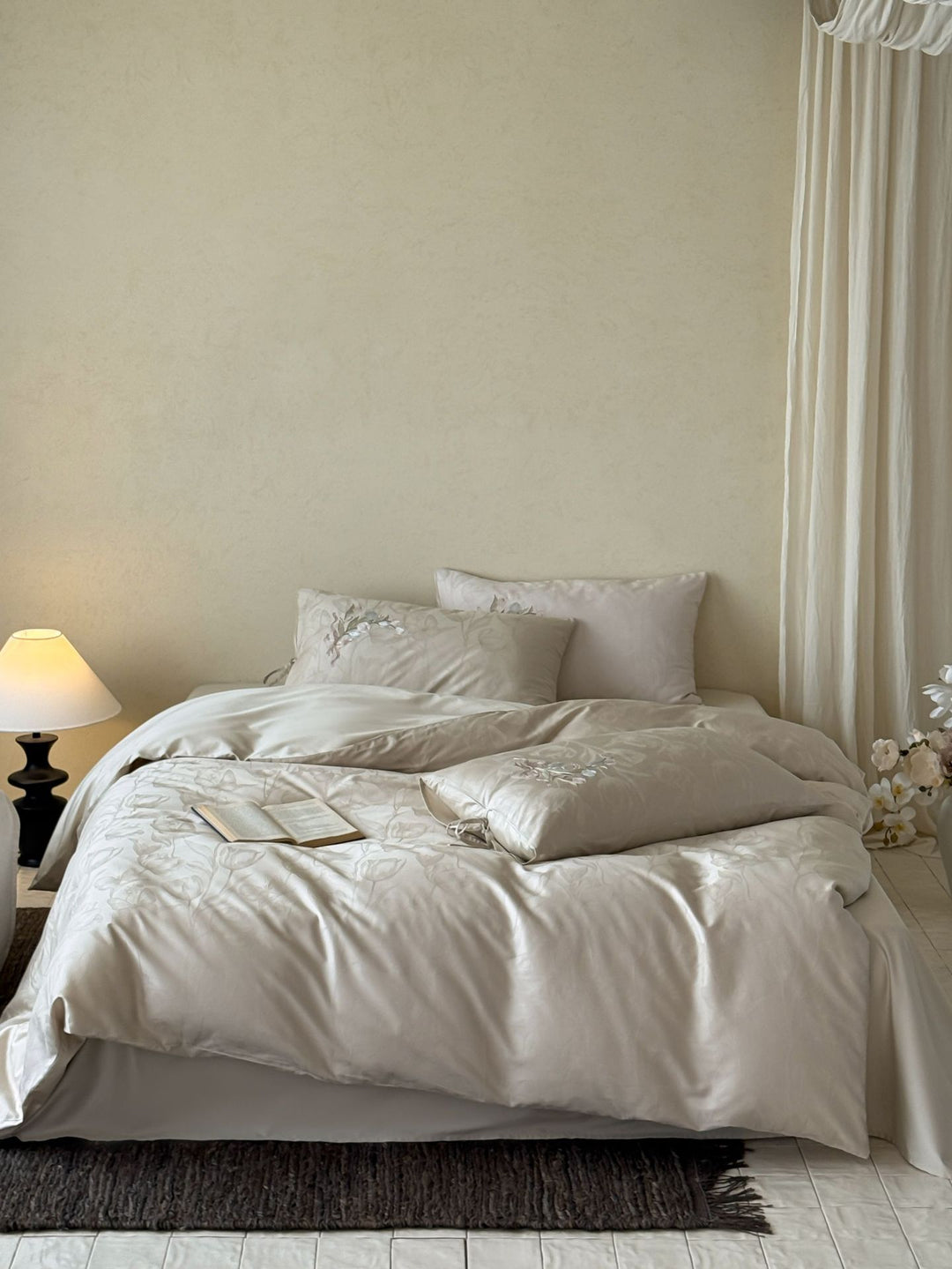 Jacquard-Bettwäsche-Set aus Baumwoll-Satin mit floraler Reliefstruktur Karnz