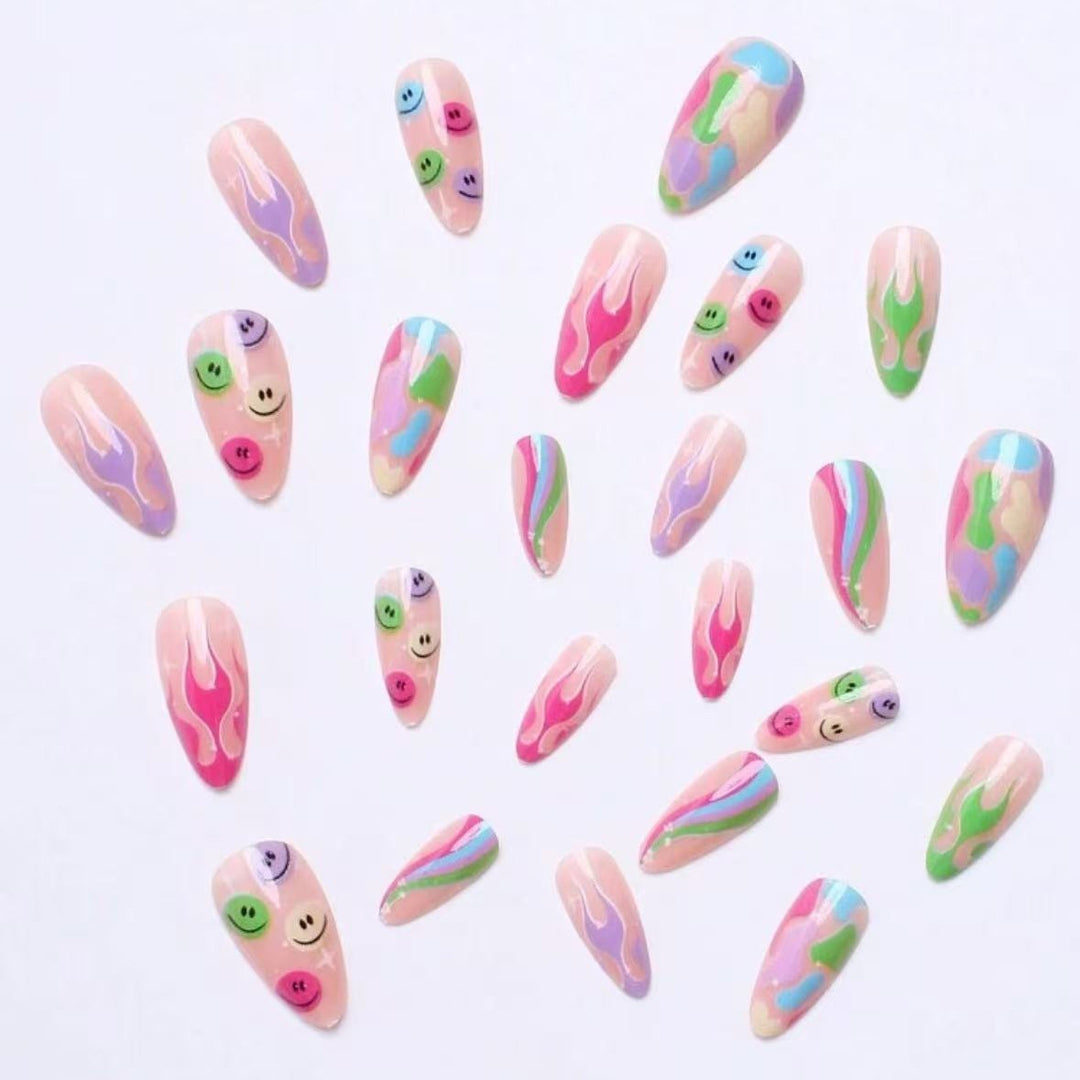 Kreatives Kunstnagelset mit verspielten 3D-Motiven Karnz