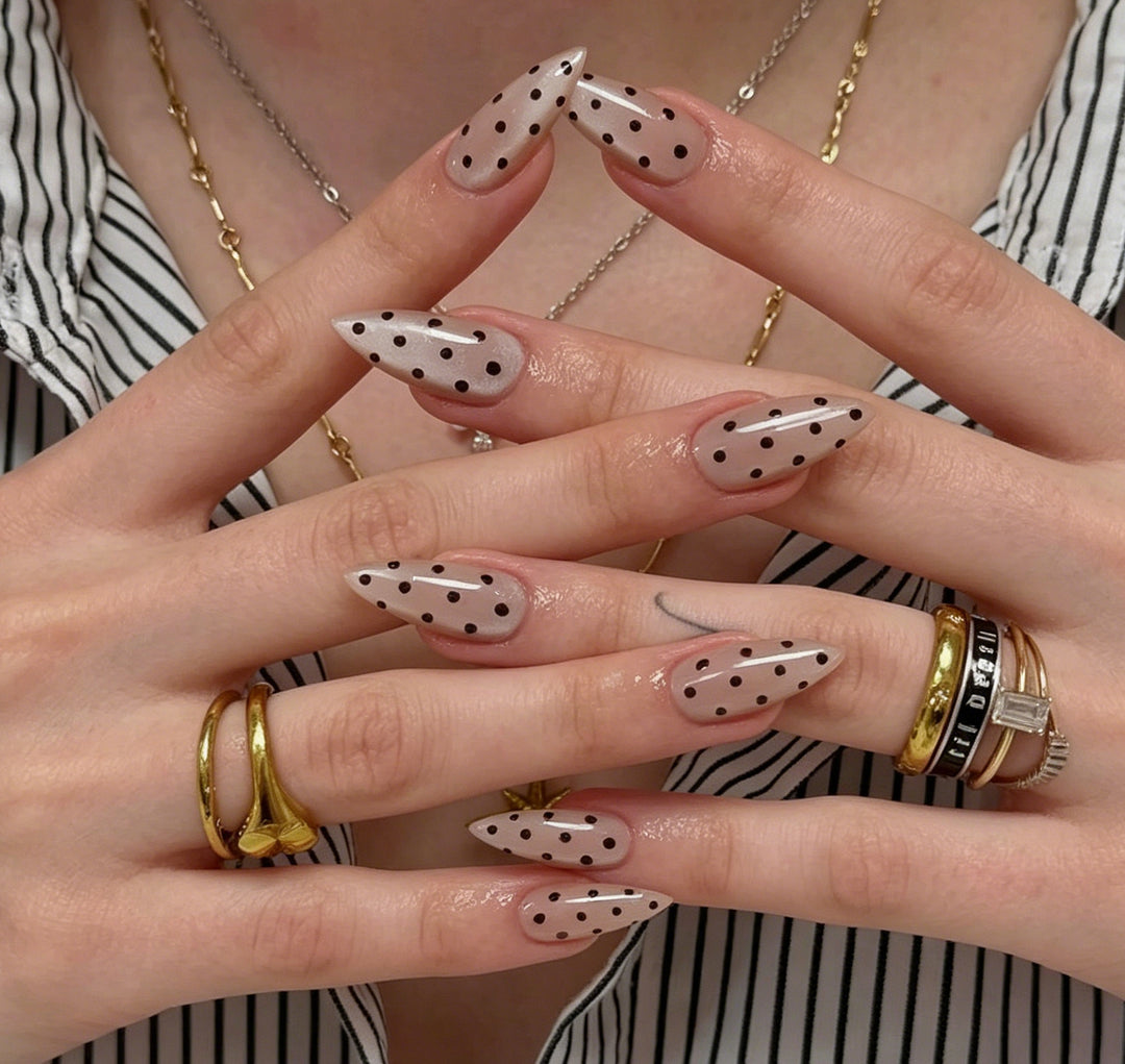 Elegante Polka Dot Mandel-förmige Nagelkunst-Verstärkungen Karnz