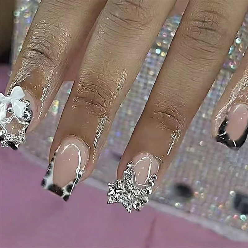 Glamouröses Nägel-Set Karnz