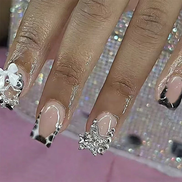 Glamouröses Nägel-Set Karnz