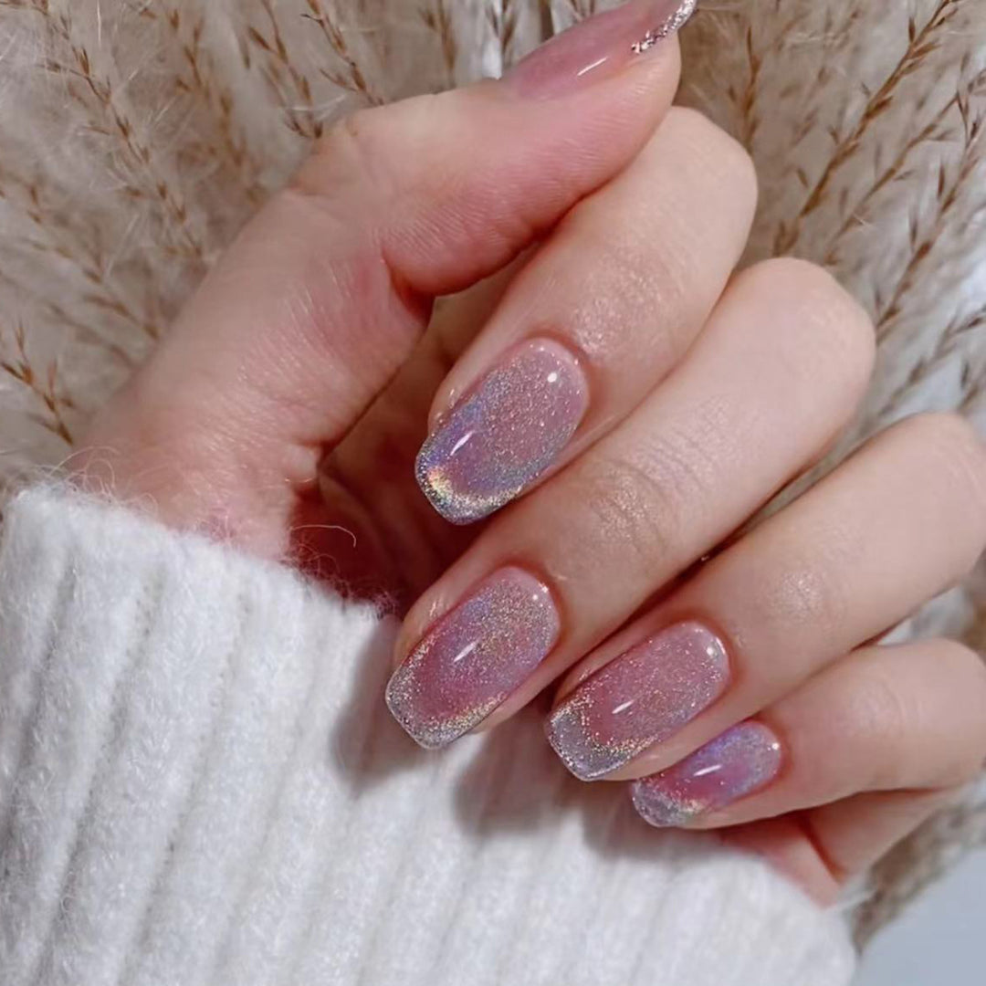 Elegante Nagelkunst mit Glitzer und Ombre-Effekt Karnz