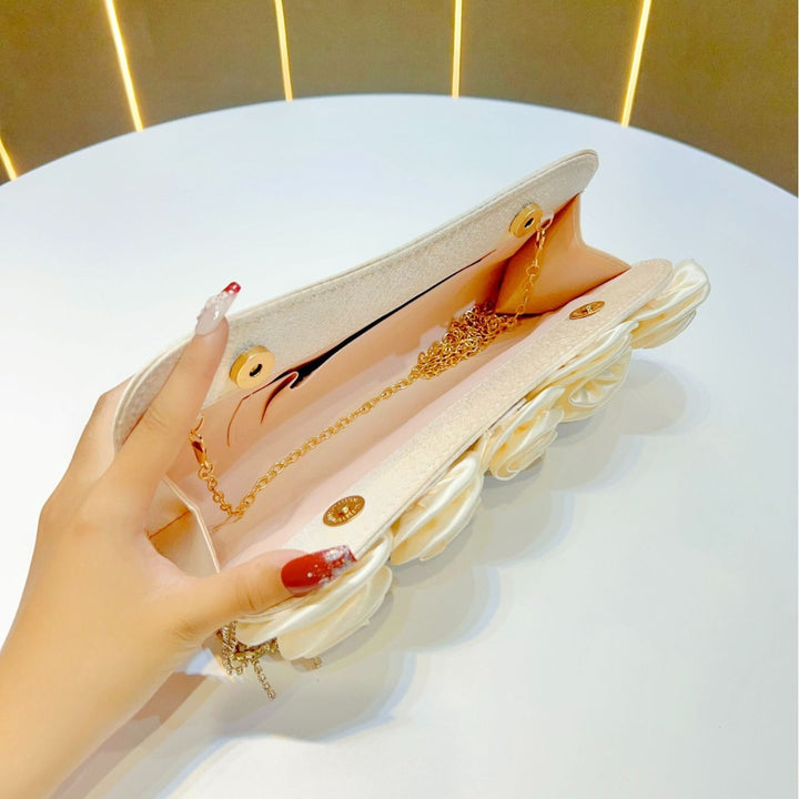 Blumenverzierte Abend-Clutch