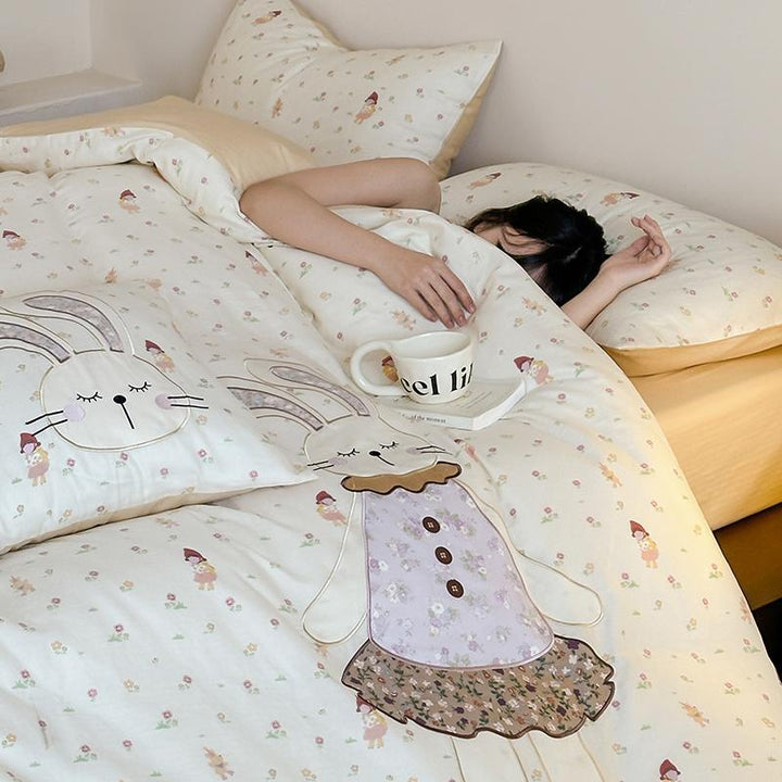 Bettwäsche-Garnitur mit appliziertem Puppenmotiv und Sternchenmuster