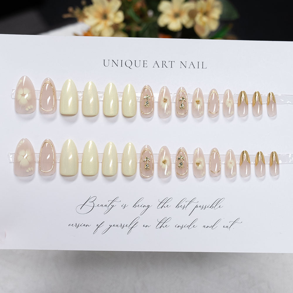 Dekoratives florales Nagelkunst-Set