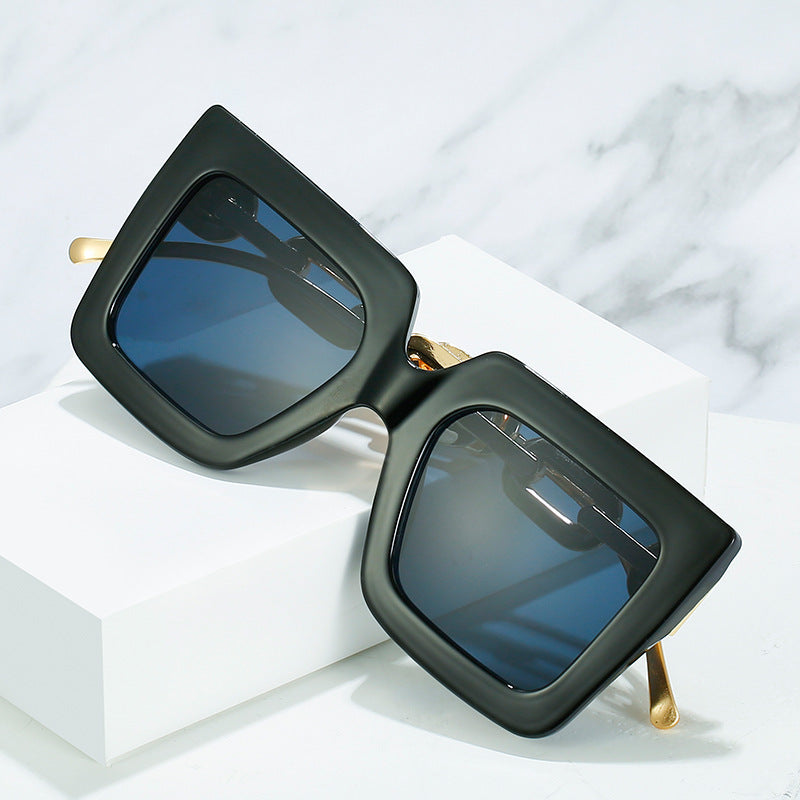 Damen Cat-Eye Sonnenbrille mit luxuriösem Design und Kettenrahmen Karnz
