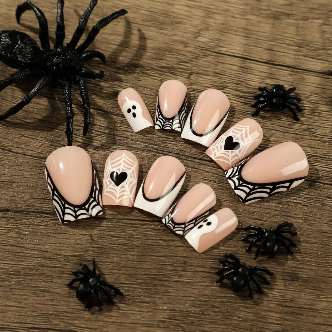 Kunstvolle Nagelausgestaltung Karnz