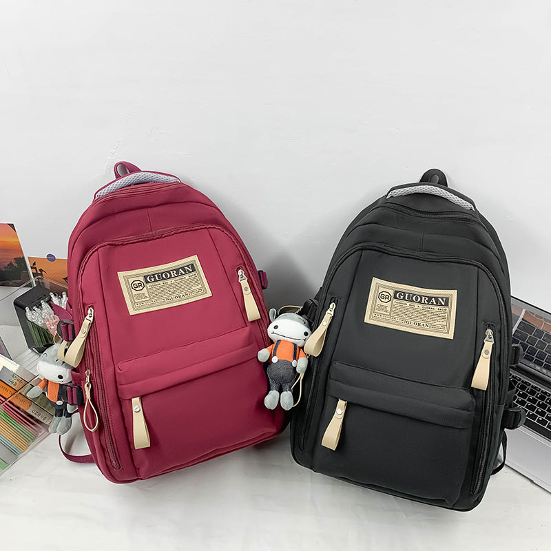 Vielseitiger Freizeit-Rucksack mit Plüsch-Schlüsselanhänger