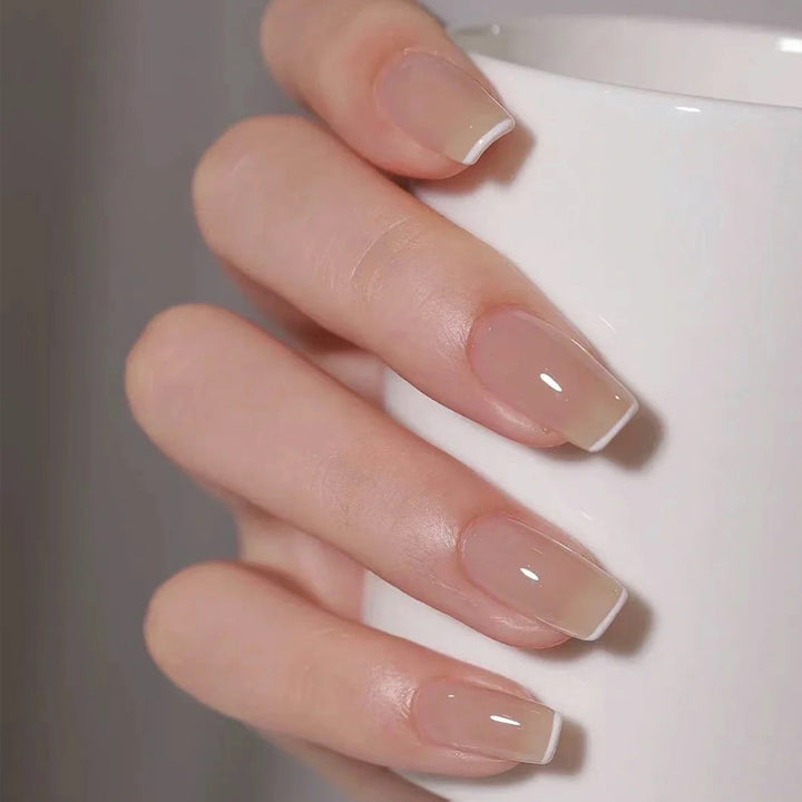 Dekorative Press-On Nagelkunst mit eleganten schwarzen Spitzen Karnz