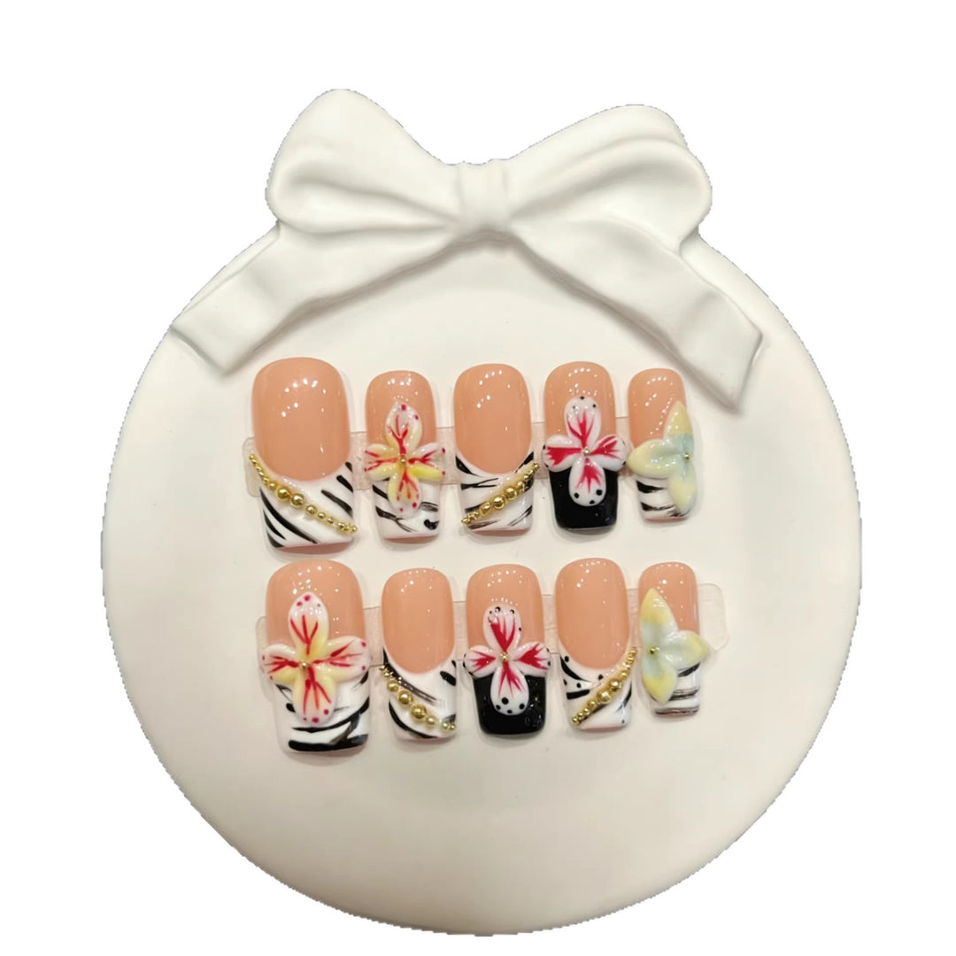 Künstlerisches Presse-Nagelset mit floralem und Zebra-Muster
