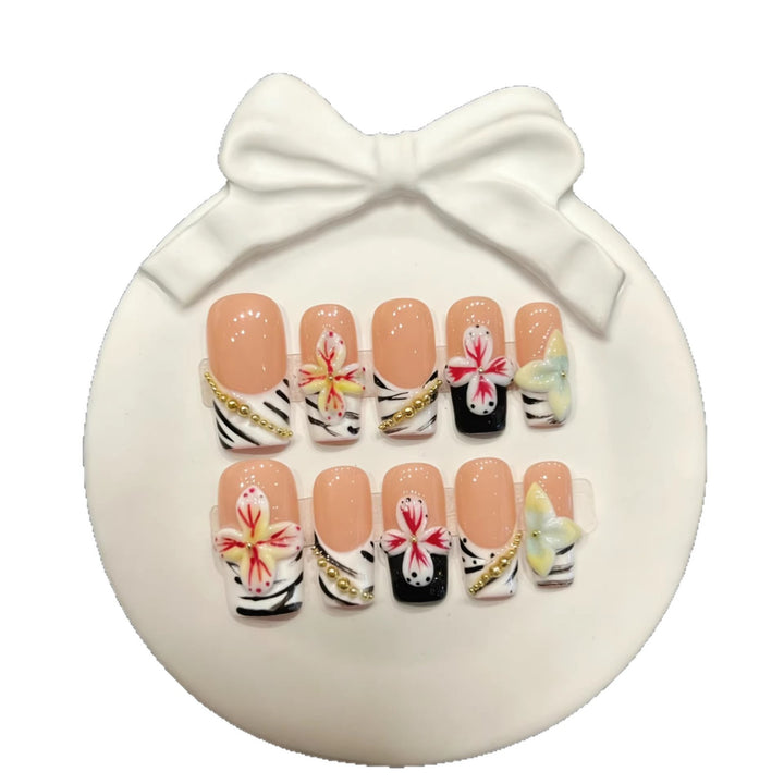 Künstlerisches Presse-Nagelset mit floralem und Zebra-Muster