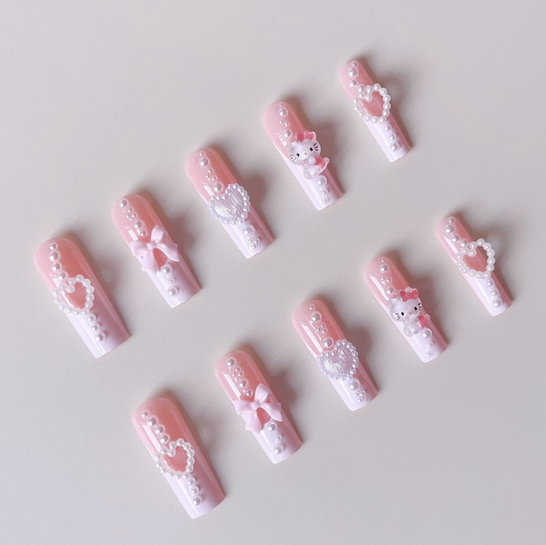 Kunstnagelset mit verspielten 3D-Pflege- und Perlenverzierungen Karnz