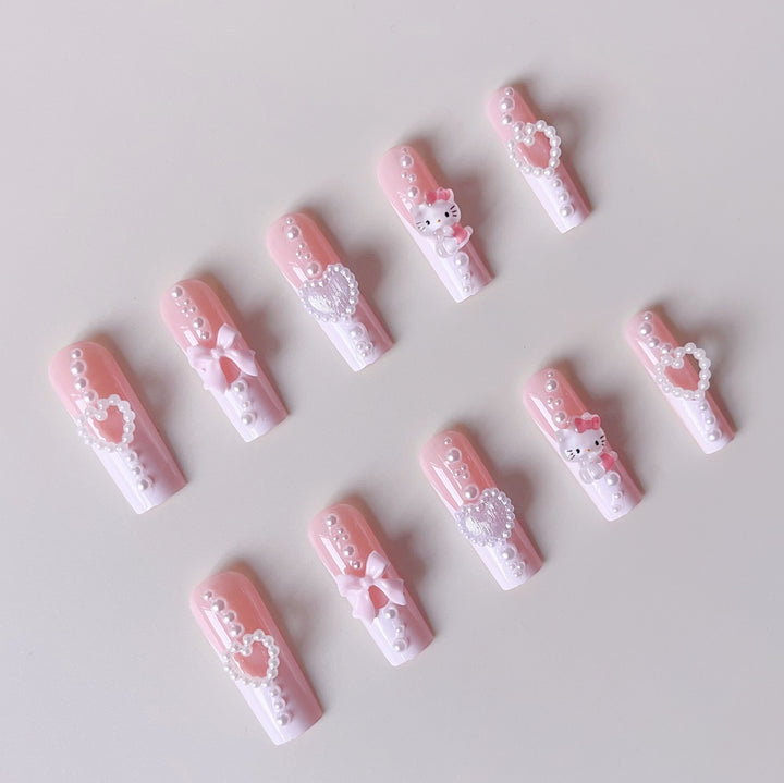 Kunstnagelset mit verspielten 3D-Pflege- und Perlenverzierungen Karnz