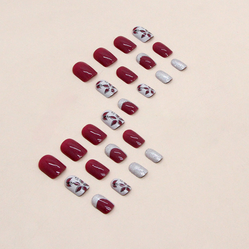 Elegantes Florales Press-On Nagelkunst Set Karnz