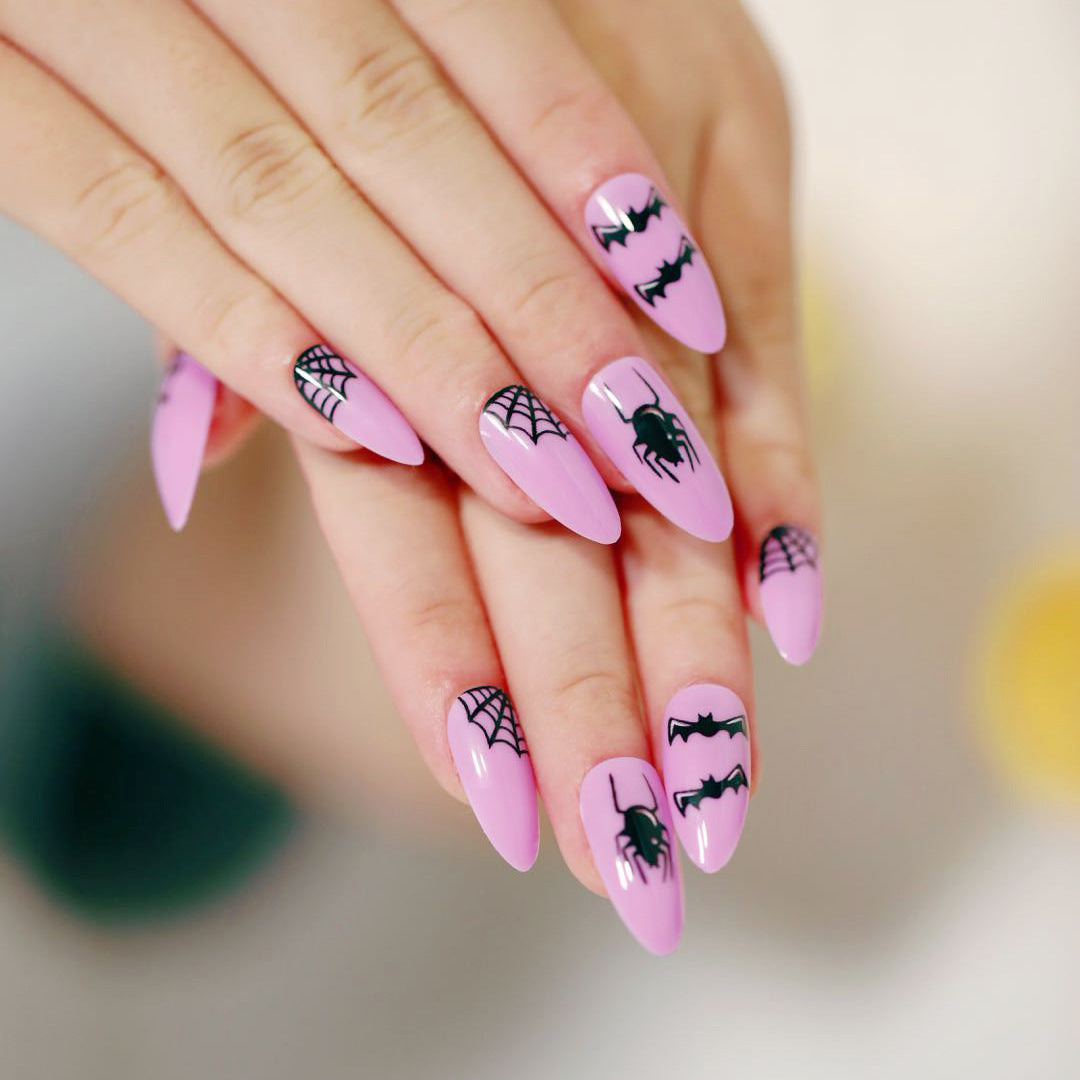 Kunstvolle Nagelverlängerungen mit kreativen Augen-Design Karnz