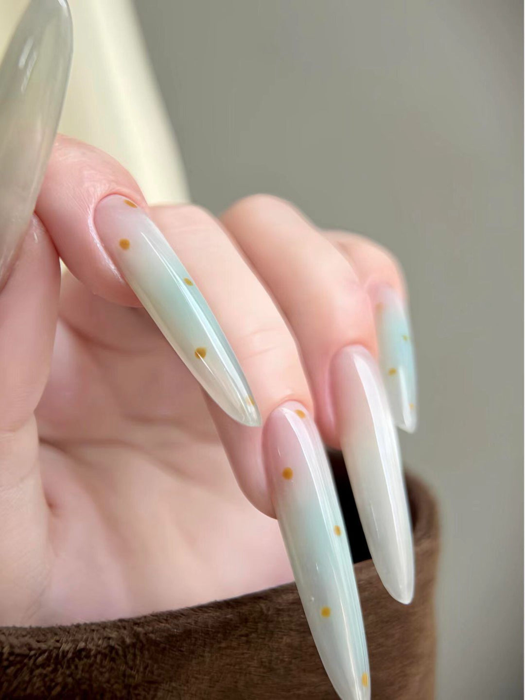 Elegante lange Stiletto-Nagelverlängerungen