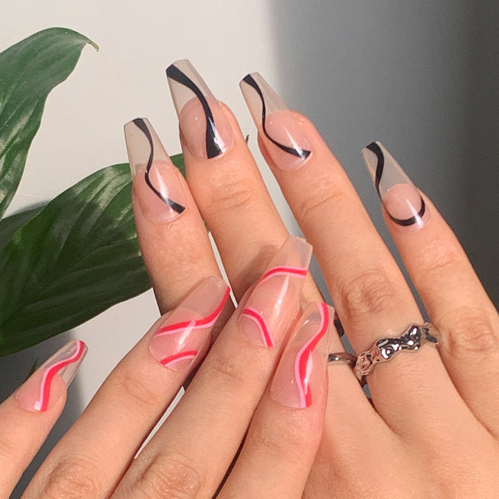 Trendige Kunstnägel mit Wellen-Design Karnz