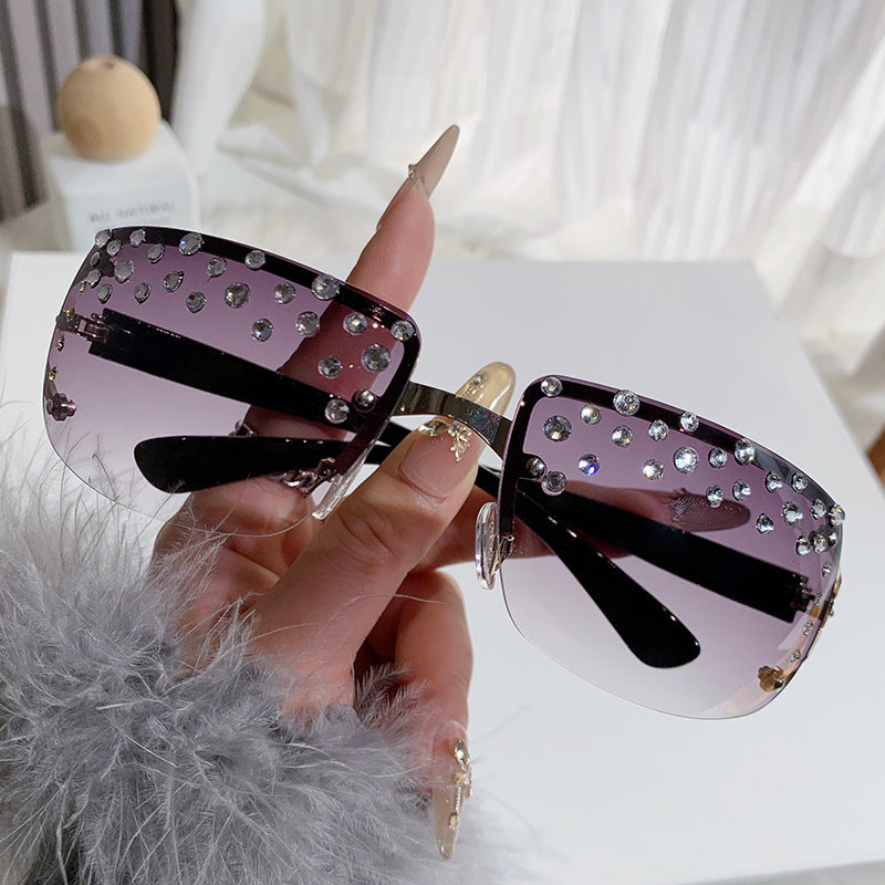 Damen Glamouröse Sonnenbrille mit Glitzerakzenten Karnz