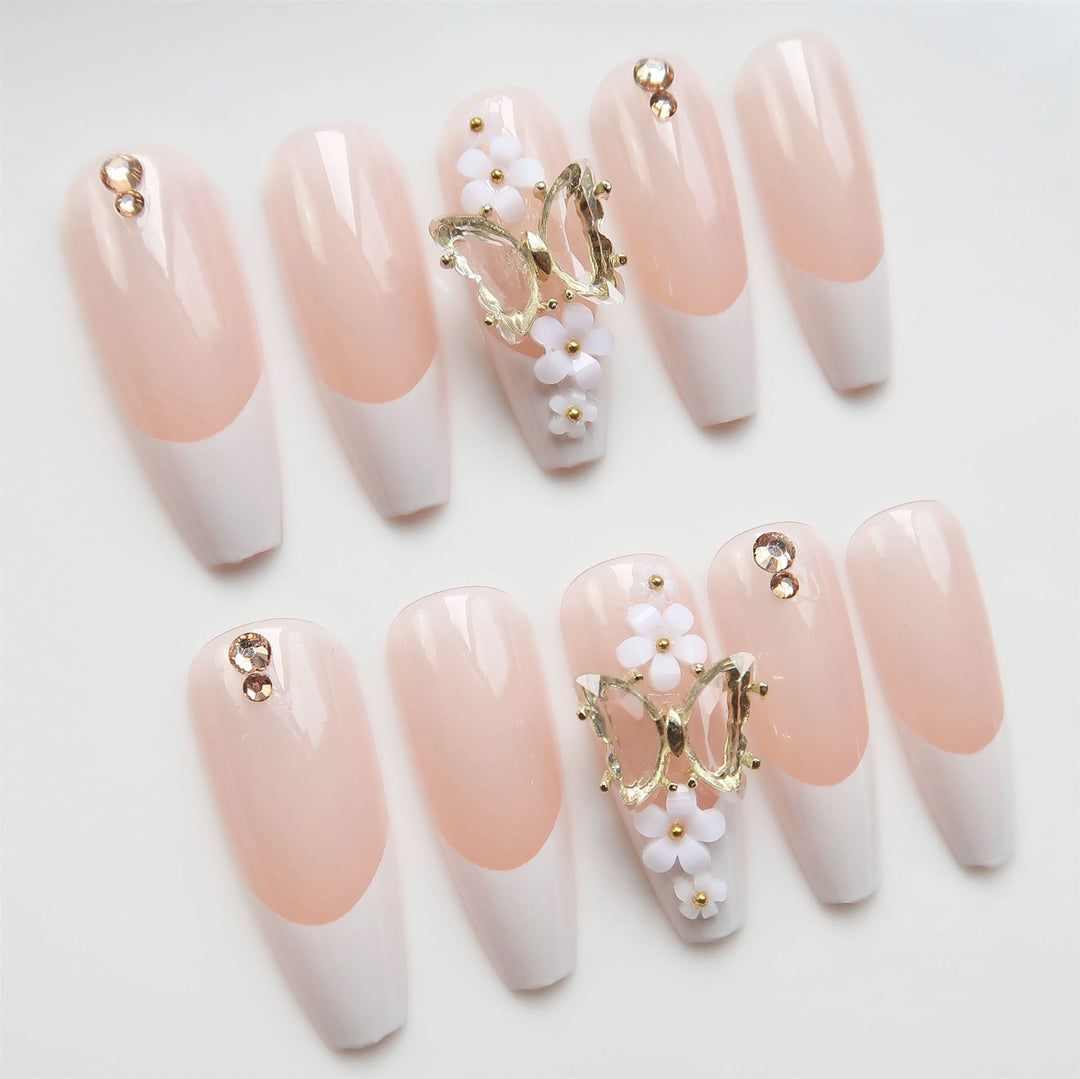 Luxus Press-On Nagelkunst mit floralen Akzenten Karnz