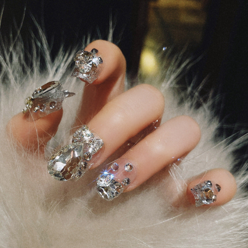 Glamouröse Kristall-Nagelkunst