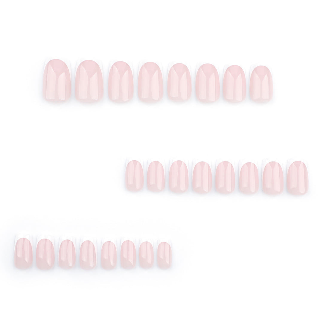 Elegant Maniküre mit Premium Nageldesign Karnz
