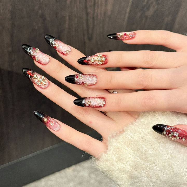 Glamourös Künstlerisches Press-On Nageldesign Set