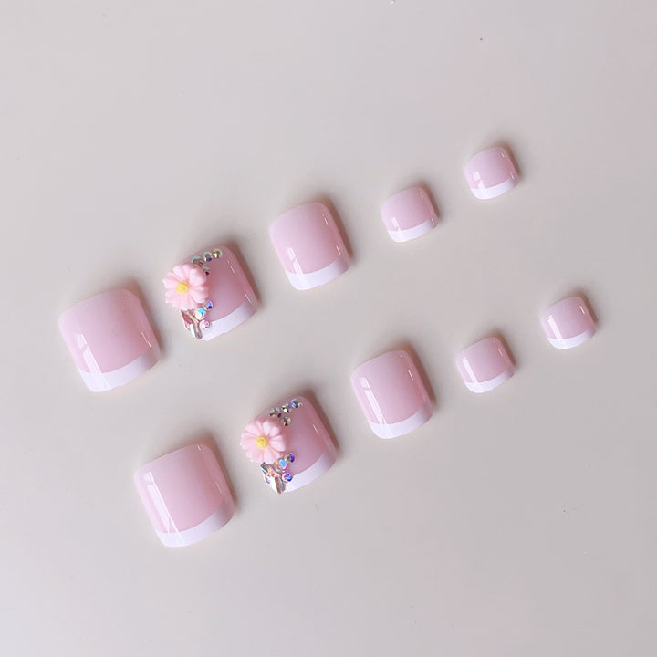 Fußnageldesign mit floralen Akzenten Karnz