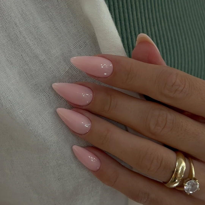 Kunstnagelset in eleganter Stiletto-Form Karnz