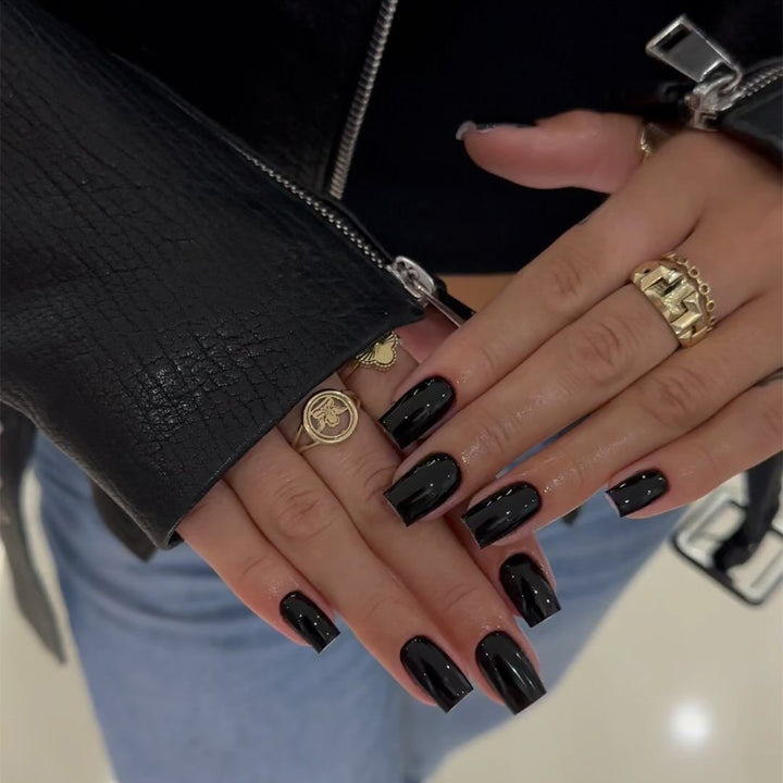 Elegante Nagelkunst mit Glanzfinish Karnz
