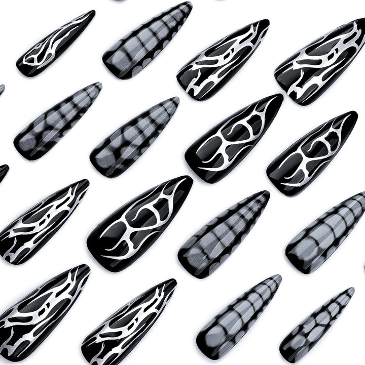 Kunstvolle Stiletto-Nägel mit modernem Strukturen-Design Karnz
