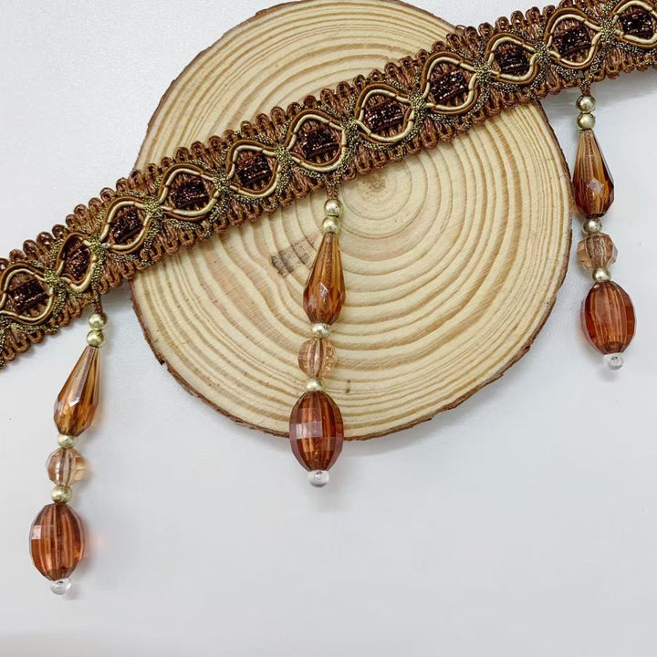 Elegante und Auffällige Borte mit Glaskristallen Karnz