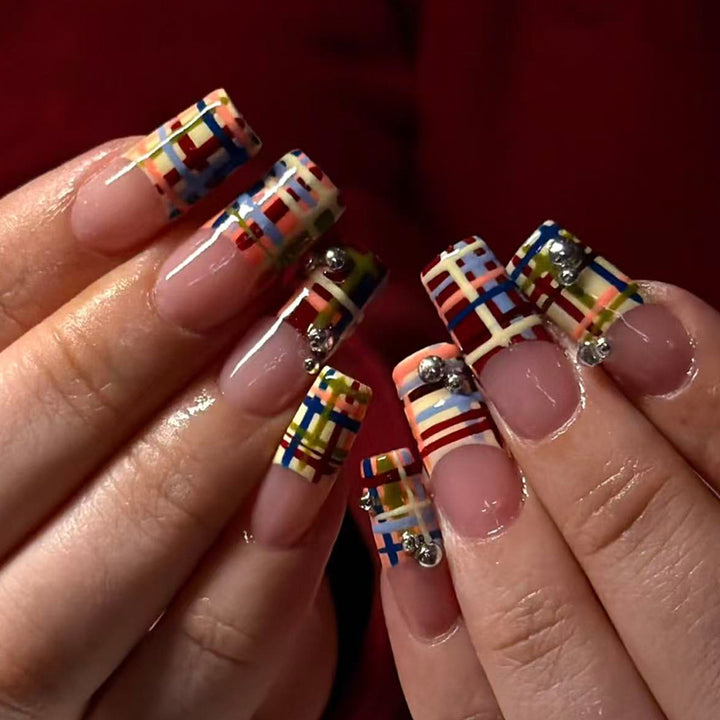 Kunstnägel mit Trendigem Design Karnz