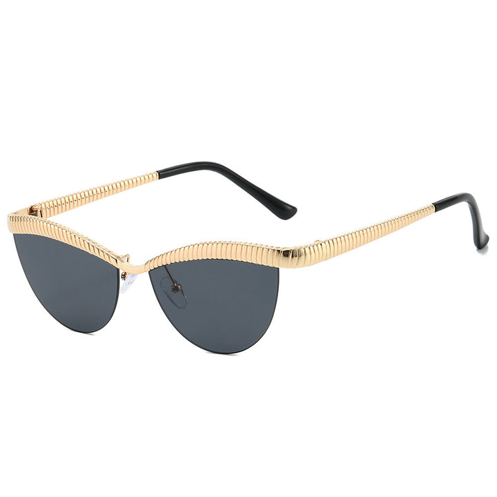 Statement Cat-Eye Sonnenbrille mit sculptierten Metallrahmen Karnz