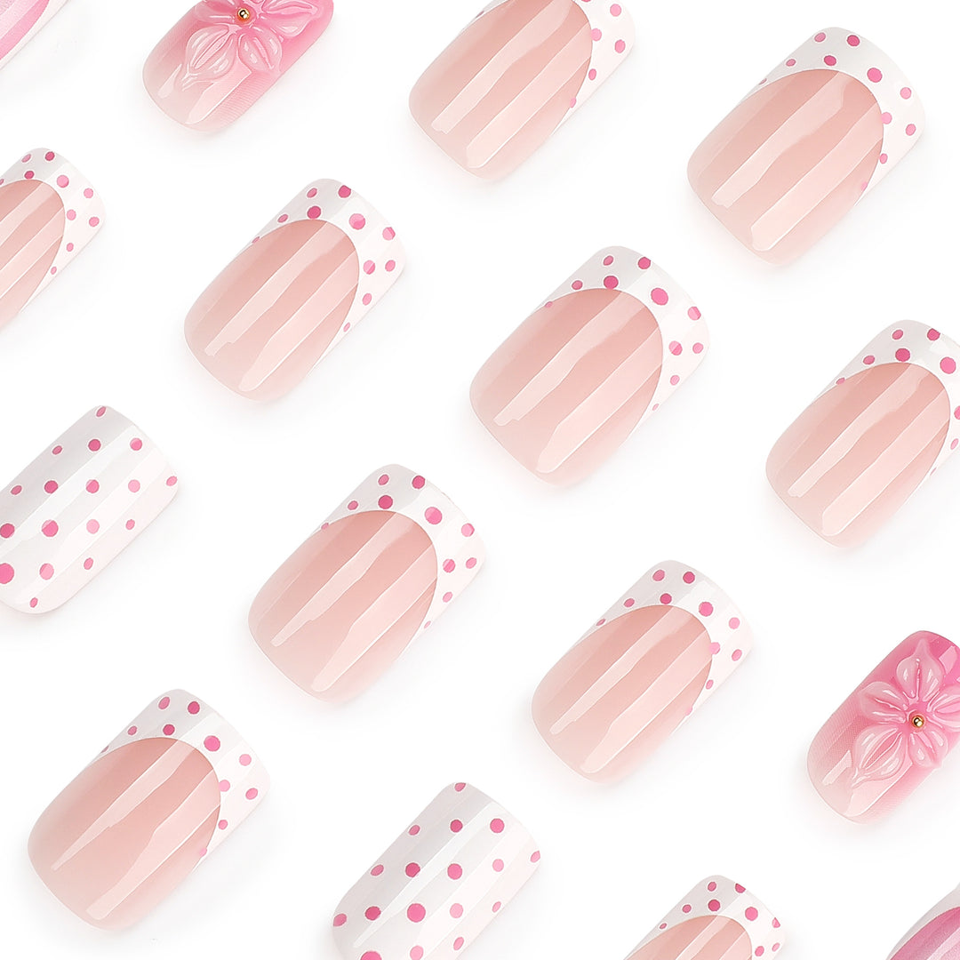 Künstliche Nagelkunst mit trendy Blumendekor und Punkten Karnz