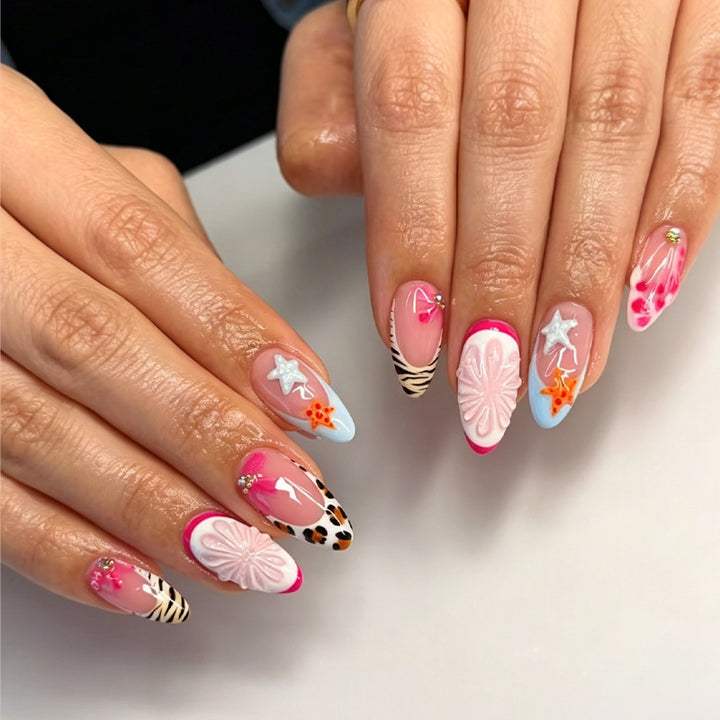 Kunstnagelset mit kreativen floralen und maritimen Designs Karnz