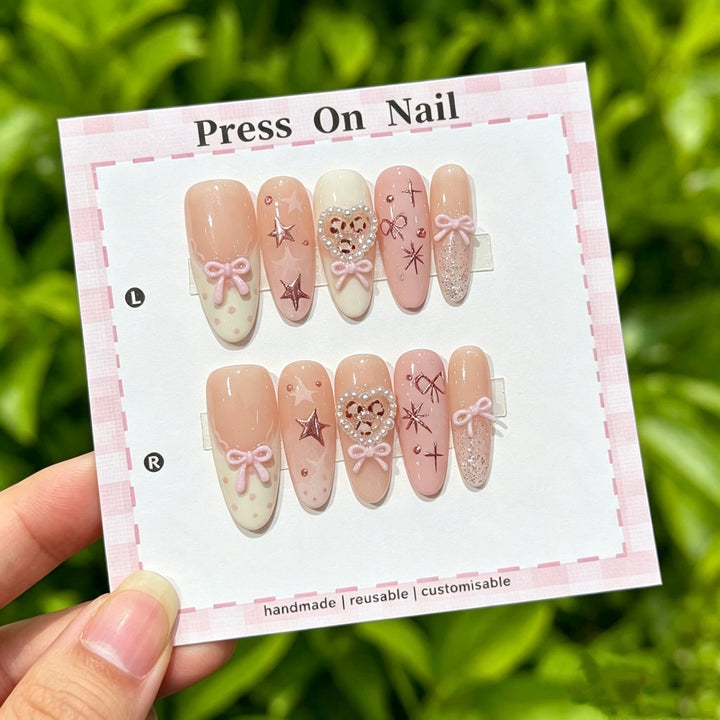 Glamourös Press-On Nagelkunst Set mit dekorativen Strasssteinen