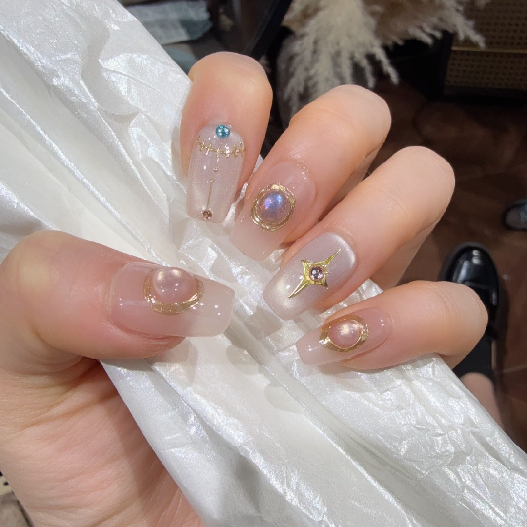 Dekoratives Press-On Nagelkunst-Set mit Edelsteinakzenten Karnz