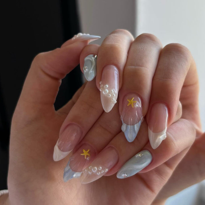 Luxuriöses dekoratives Press-On-Nagelkunst-Set Karnz