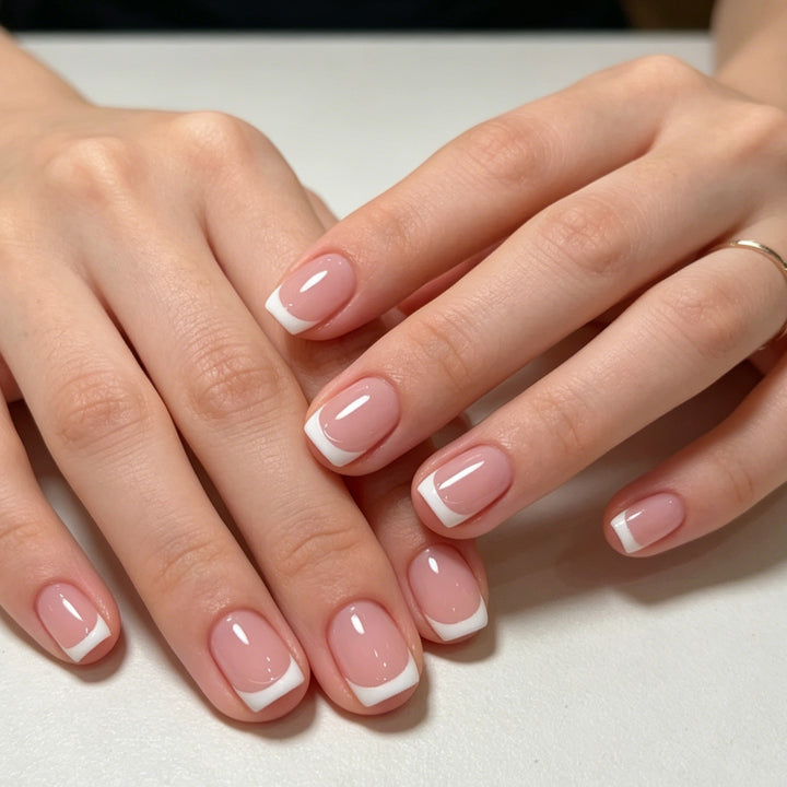 Klassische französische Spitzen-Nagelkunst Karnz