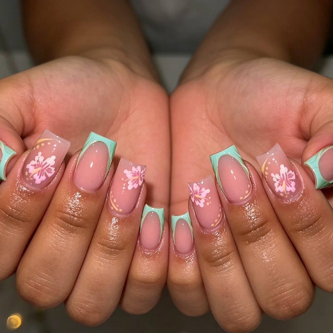 Dekorative florale Press-On-Nagelkunst Karnz